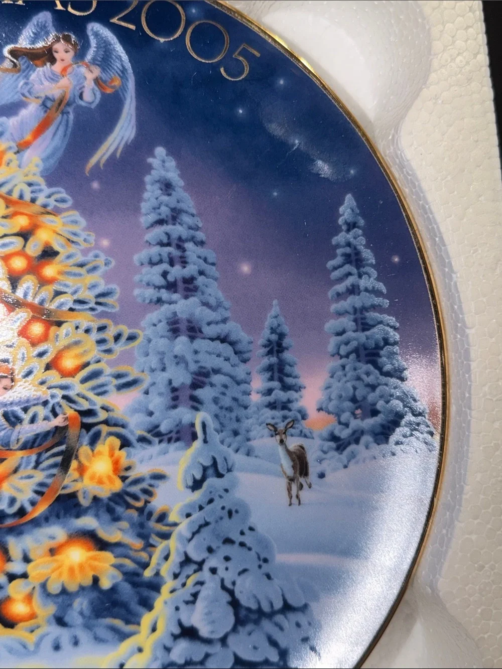 Avon 2005 Decorative Holiday Plate - with 22K Gold trim.